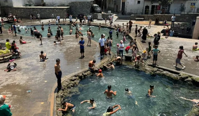 Diyarbakır children flock to the Anzele spring to escape the summer heat